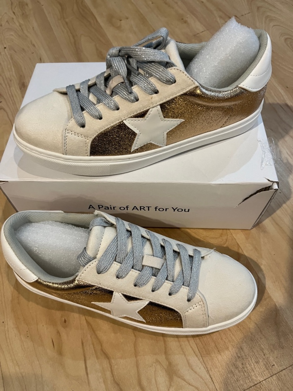 Women’s Gold Glitter Star Sneaker - Casual Lace-Up